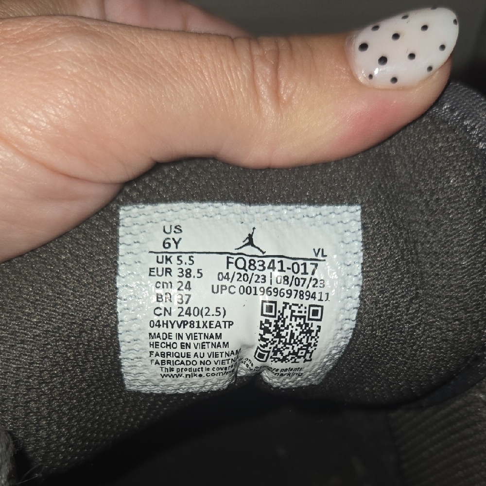 Jordan Black and Gray Sneakers - Picture 6 of 7